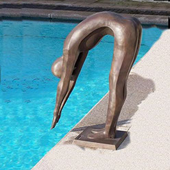 Moderne Skulptur - Abspringender Schwimmer Christoph - Bronzefiguren und Gartenfiguren bei Kunsthandel Lohmann in Timmendorfer Strand.